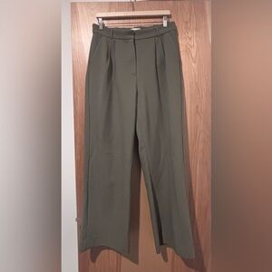 Women’s olive green A&F Sloane Tailored Pant. Size 31 (12)